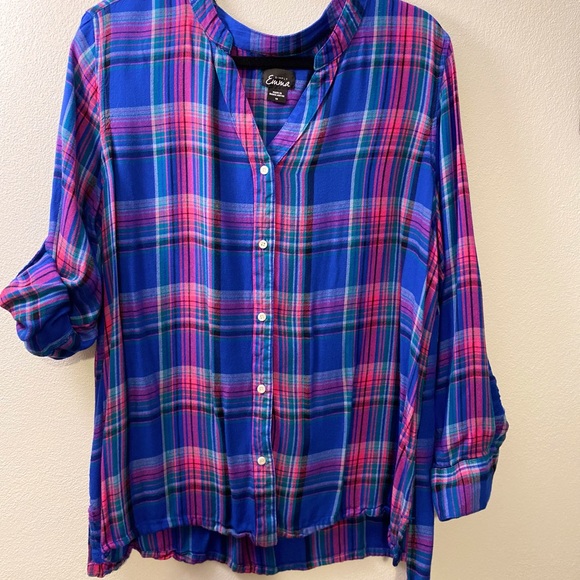 Simply Emma Tops - V-neck button down flannel.
